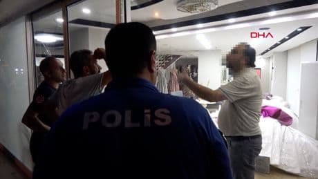 Yer Antalya: Gelinlikleri yakmaya çalışan adama müdahale