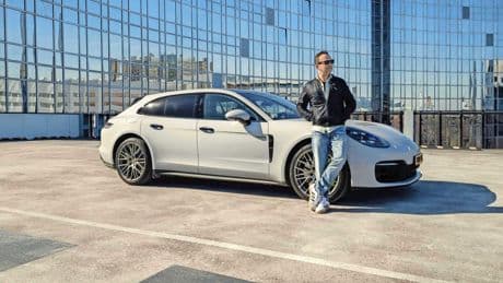 Gerard Ekdom moet altijd meer bas en meer treble in zijn Porsche: ’Mijn vrouw haat mij er weleens om’