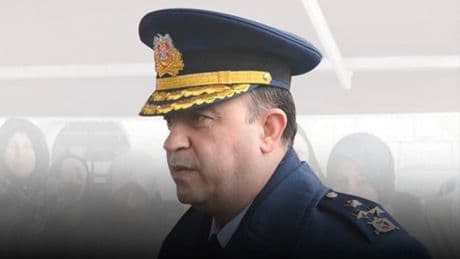 FETÖ'nün rehin aldığı komutan emekli edildi