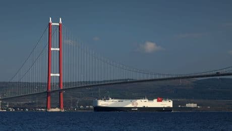 Çanakkale Boğazı'nda gemi trafiğine sis engeli