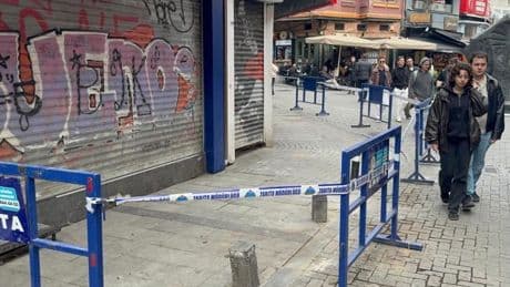 Beşiktaş'ta depremde çatısı zarar gören bina tahliye edildi