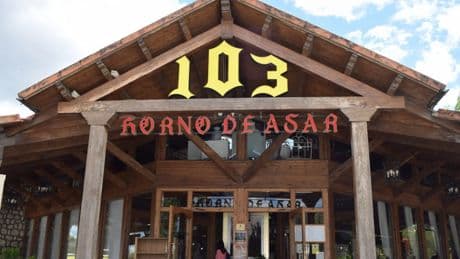 El restaurante de carretera más grande de España lleva ahí desde 1889 y esconde una historia de amor