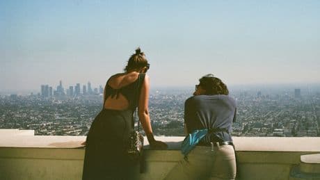 Las apps de citas prometían ser el fin de las viejas agencias matrimoniales. El resultado ha sido bastante distinto