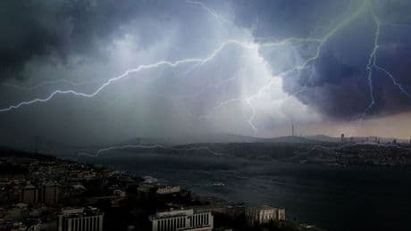 İstanbul'da sağanak yağmura saatler kaldı