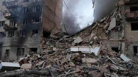 Guerre en Ukraine : au moins 10 morts à Kiev, après « l’une des pires attaques » russes