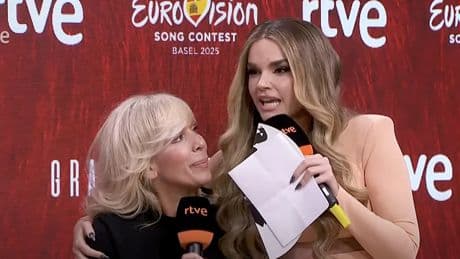 La soberbia de Melody: cómo convertir una rueda de prensa de homenaje en una crisis de imagen