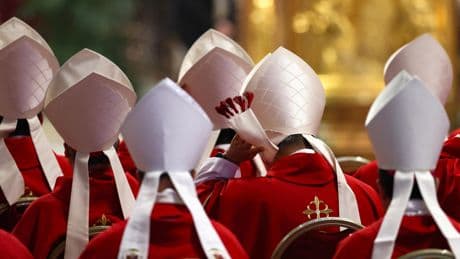Distribution de livres, conférences de presse… À Rome, les luttes d’influence s’intensifient à l’approche du conclave