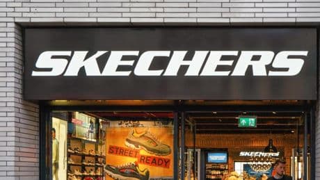 Son Skechers, pero parecen New Balance: las zapatillas perfectas para tus caminatas esta primavera