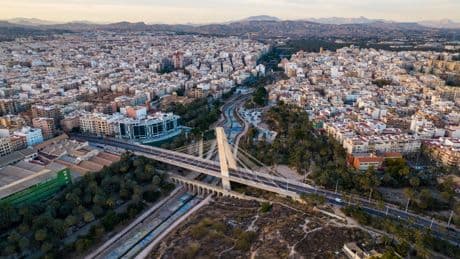 La muerte de un joven con parálisis cerebral obliga a cerrar una residencia ilegal con condiciones insalubres en Elche