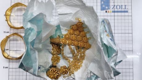 20.000 Euro wert - Gold in Baby-Windel geschmuggelt