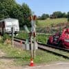 16-Jährige stirbt, drei Schwerverletzte: Schwerer Unfall zwischen Bahn und Auto in Rheinland-Pfalz