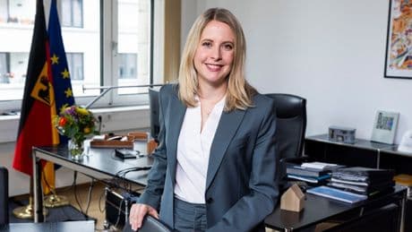 Verena Hubertz - Ministerin will Baukosten halbieren