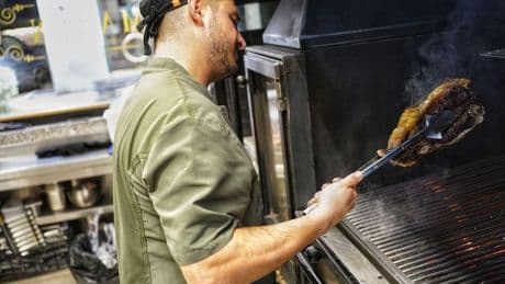 La chuleta de este conocido restaurante de Bilbao sigue entre las 50 mejores del mundo