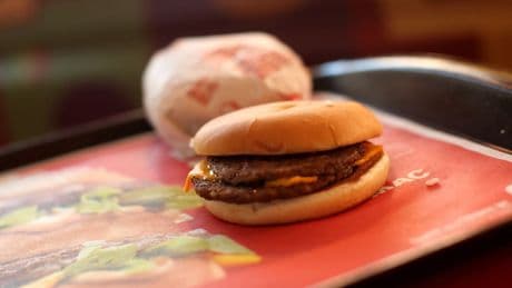 Mehr Ruhe für andere Gäste - McDonald’s sperrt Kinder unter 16 aus