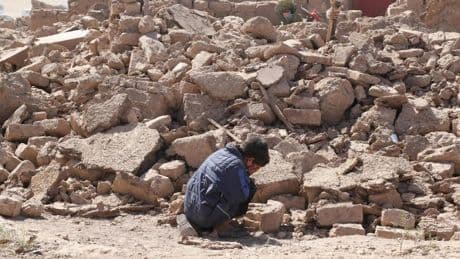 Desesperación en Afganistán por encontrar supervivientes del devastador terremoto: "Hay niños bajo los escombros"