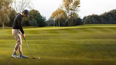 El singular motivo por el que vivir cerca de un campo de golf incrementa el riesgo de padecer Parkinson