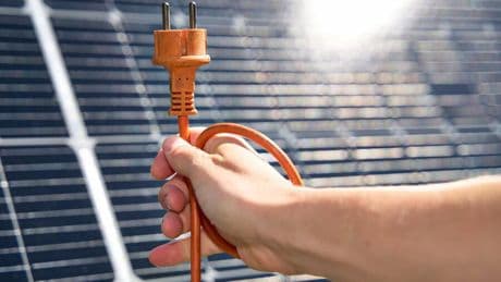 Energie: Schwankende Strompreise: Unternehmen sparen mit neuen Strategien bis zu 30 Prozent