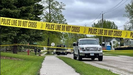 Un individuo disfrazado de policía hiere a tiros a dos congresistas demócratas en Minnesota