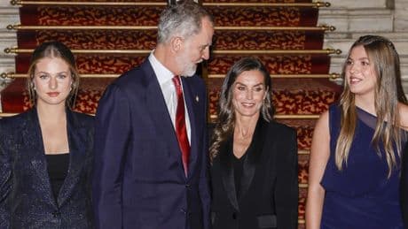 La reina Letizia impone elegancia con un esmoquin de Mango en los Premios Princesa de Girona