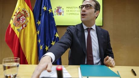 La deuda pública acelera un 4% hasta junio pero su peso en el PIB baja dos puntos, al 103,4%