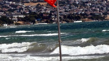 Kırmızı bayrak asıldı! Üç kentte deniz yasağı!