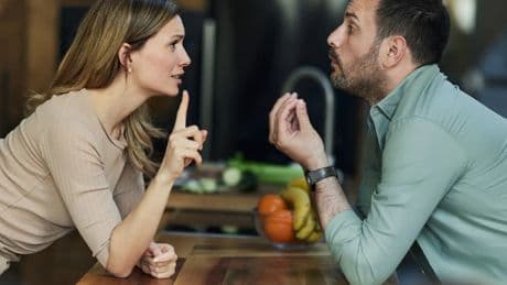 Así funciona el &#039;dry begging&#039;, una conducta que puede acabar con las relaciones de pareja: &quot;No se puede leer la mente&quot;