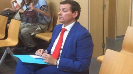 Quién es José Luis Bayo, el militante que busca ser el contrincante de Feijóo para la presidencia del PP