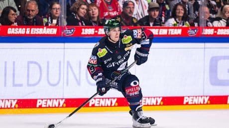Eröffnungsspiel der DEL-Saison - Banner-Panne bei den Eisbären