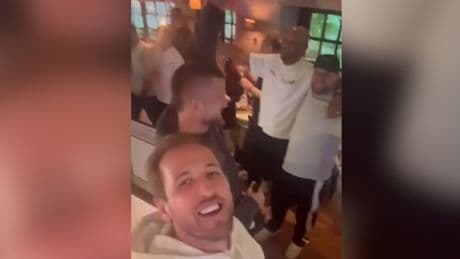 Erster Titel ÜBERHAUPT - Kane-Party geht viral