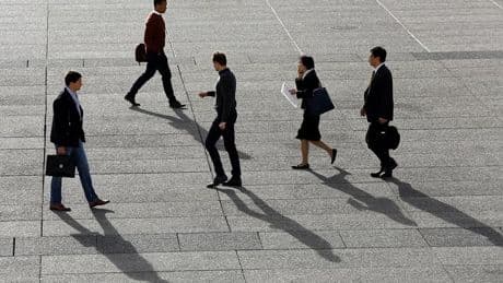 "Le premier jour, j'ai avoué que j'avais déjà dormi en réunion et fumé du cannabis": ces salariés racontent leurs faux-pas gênants dans un nouveau job