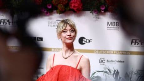 Von Heike Makatsch bis Emilia Schüle: So kommen die Stars an ihren Stil