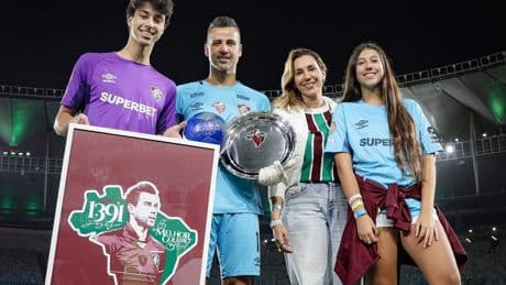 Braziliaanse doelman Fábio (44) verbetert stokoud record van Peter Shilton: voor de 1391e (!) keer in actie