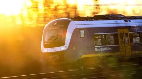 Klimaanlage defekt: 48 Bahnreisende sitzen stundenlang bei Hitze in Bahn fest