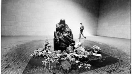 Der 8. Mai und wir: Die Fußstapfen der deutschen Erinnerung
