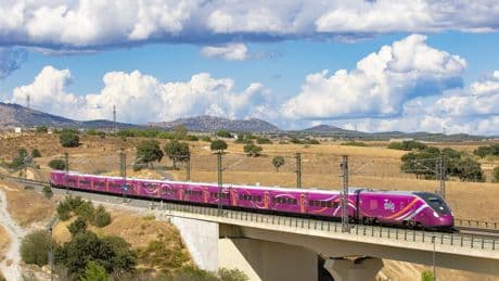 Renfe confiaba en los trenes AVRIL para enfrentarse al low cost de Ouigo e Iryo. No dejan de dar problemas