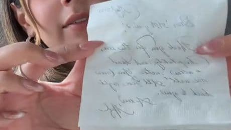 American Airlines flight attendant reads out handwritten note from Meghan Markle after commercial trip