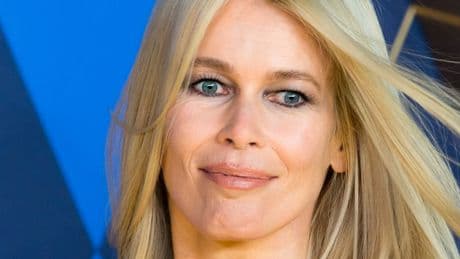 Sie trägt schon ein Fan-Shirt - Claudia Schiffer steigt bei England-Klub ein