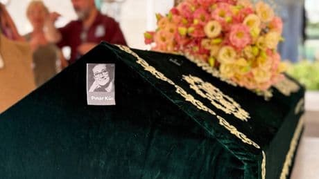 Türk edebiyatının kutup yıldızı Pınar Kür son yolculuğuna uğurlandı