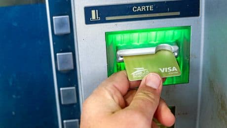 « Bloquons tout » : pourquoi les manifestants appellent au boycott de la carte bancaire ?
