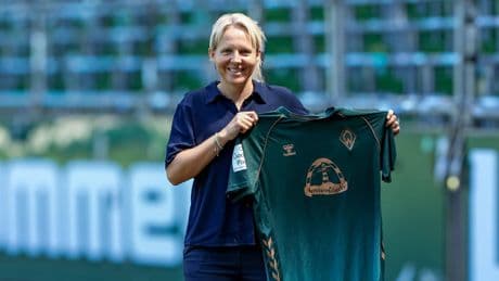 Neue Trainerin legt los - Mertesacker riet ZDF-Fritzy zu Werder
