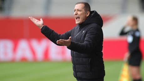 Nach Rekord-Saison - Neuer Vertrag bis 2027 für Bayers Frauen-Trainer