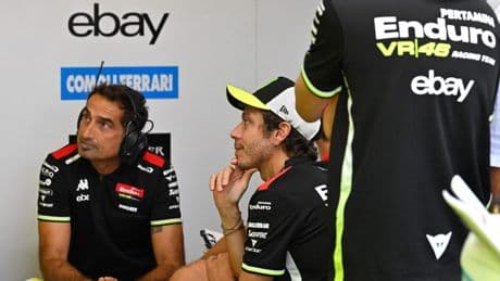 A Rossi se le escapó la risa cuando vio caerse a Marc Márquez