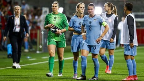 Crisis bij Oranjevrouwen in aanloop naar EK? 'Zo heb je daar niks te zoeken'