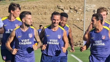 El Atlético arrancó la pretemporada, con la primera baja y una ausencia con permiso del club