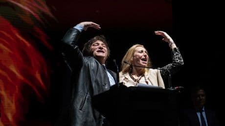 Los casos de corrupción acorralan a los hermanos Milei a las puertas de las legislativas de octubre
