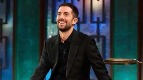 Por qué los hombres de la tele visten como banqueros