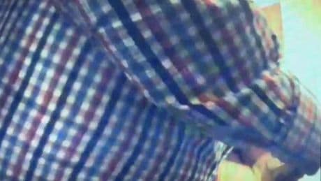 Il collaboratore del sindaco conta le banconote della mazzetta | Video
