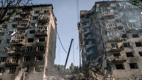 Ukraine-Krieg: Ein Gebäude, in zwei geteilt – Kiew erlebt eine Schreckensnacht