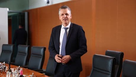 Kneift der Kanzleramtschef? - Frei fehlt auf Regierungs-Spitzentreff