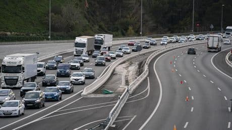 Unos 88.744 coches vuelven al área de Barcelona entre las 12 y las 15 en la 'operación retorno'